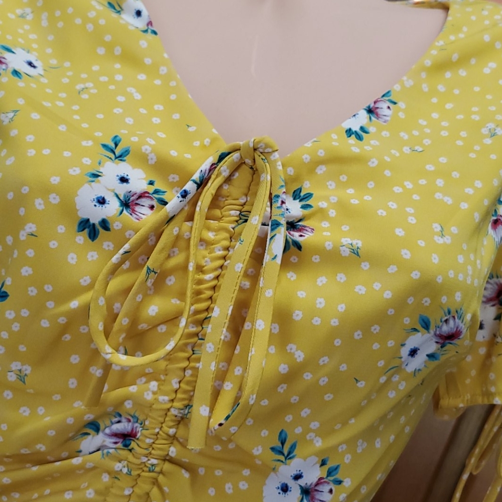 CLEARANCE FINAL PRICE Pretty floral Deep V Dress - Picture 6 of 9